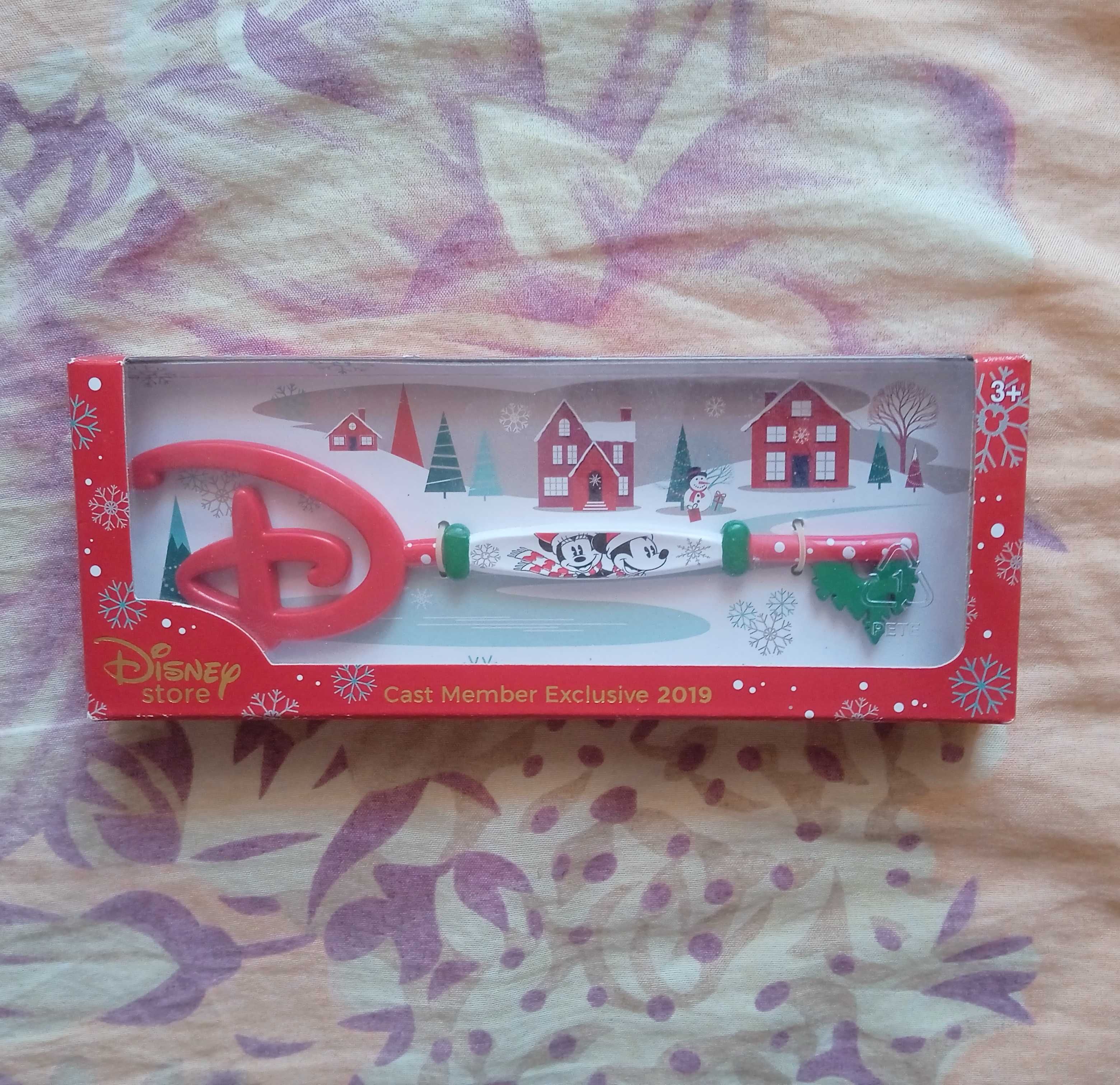 Disney Store Cast Member Exclusive 2019 Christmas Key Mickey Minnie