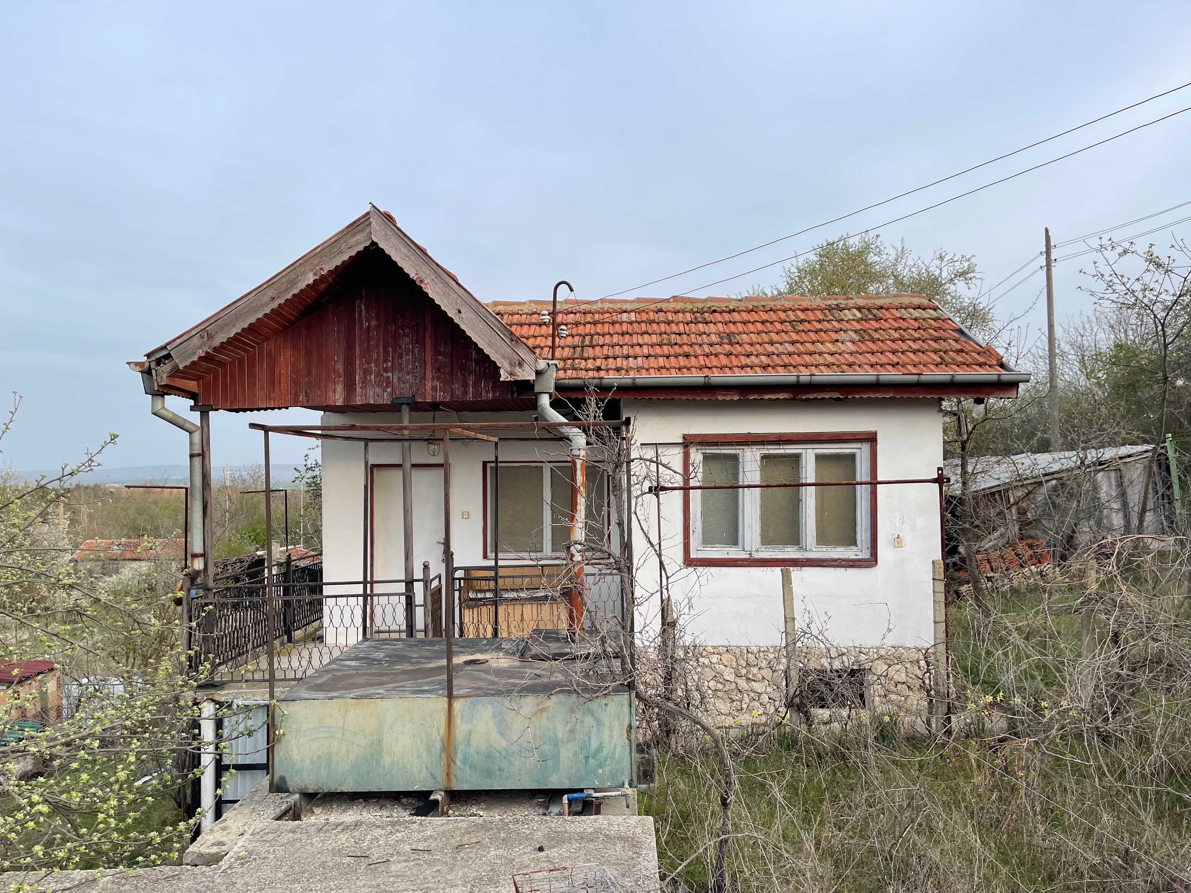 Вила с място във вилната зона на село Константиново