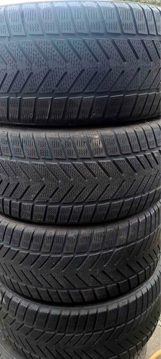 Vand cauciucuri bune de iarna 245.35 r19
