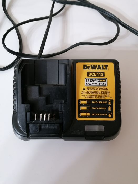 Încărcător dewalt DCB112