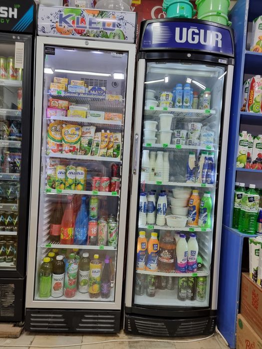 Холодильник витрина в хорошем состоянии