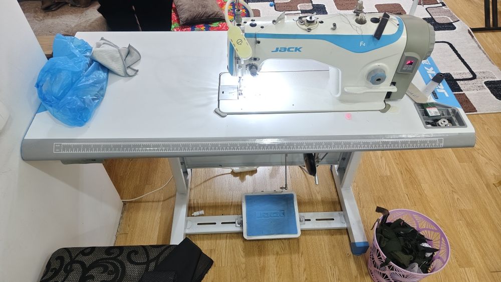 Швейная машина jack