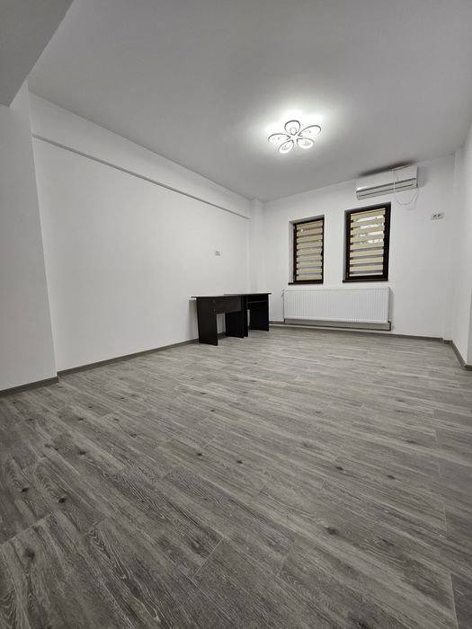 Vând/închiriez spațiu comercial pretabil cabinete medicale-Policlinica