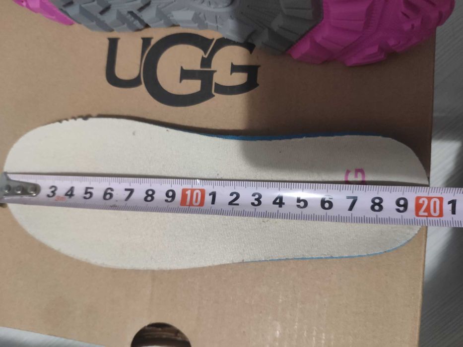 Водоустойчиви детски ботушки/боти марка UGG номер 32