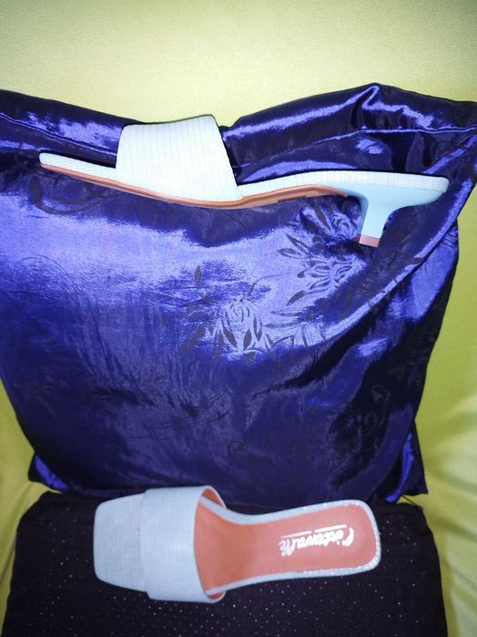 Saboti dama-sandale decupate, marimea 40. Turcoaz Piele, vezi eticheta