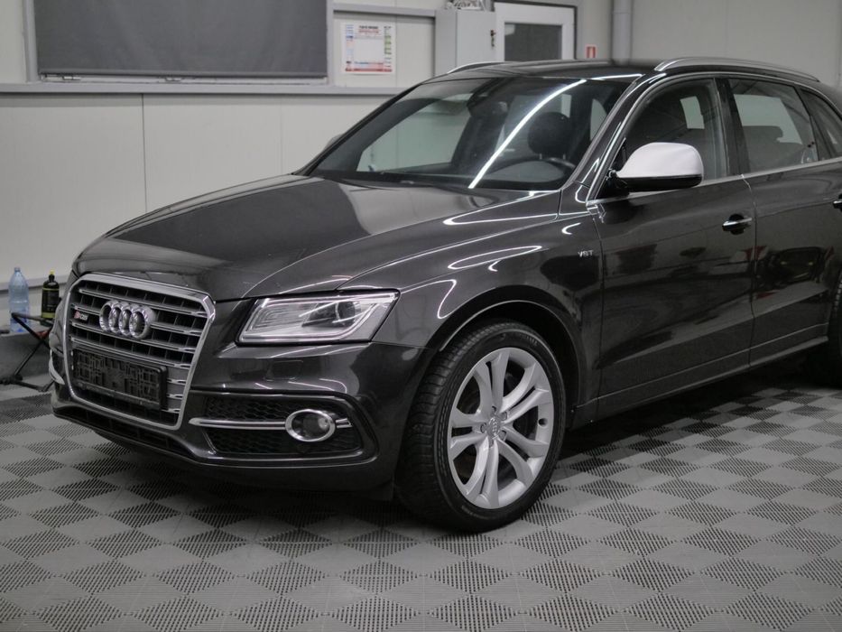 Audi Q5.  2015 3.0