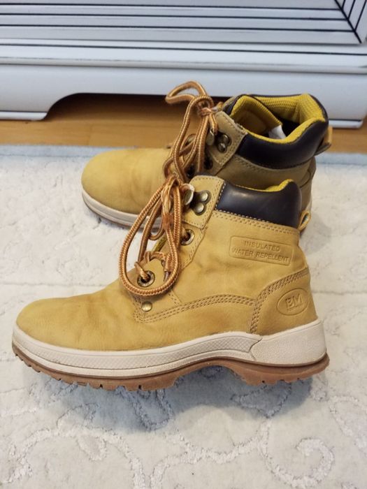 Ghete Insulated mărime 31. Piele naturala.