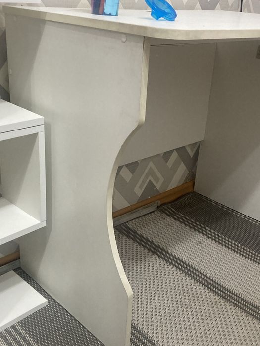 Стол б/у в детскую