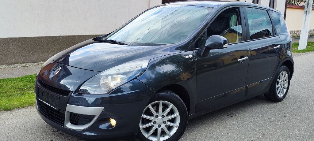 Renault Scenic 3 an 2011 motor 1.6dci euro5