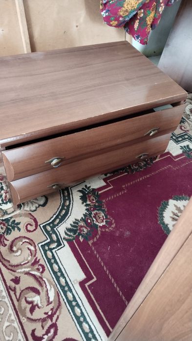 Шкаф ы по пять тысяч тенге  есть комод  для посуды стенка в идеальеом