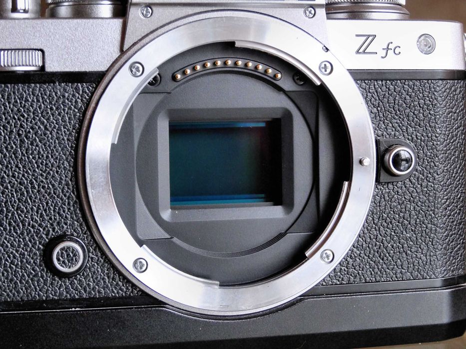 Безогледален Nikon Zf-c - перфектен, с обективи и екстри