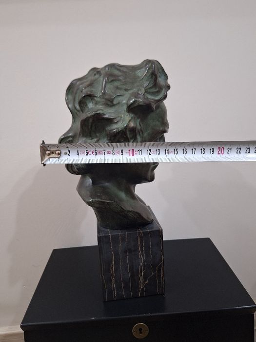 Бронзов бюст на Л.Бетховен