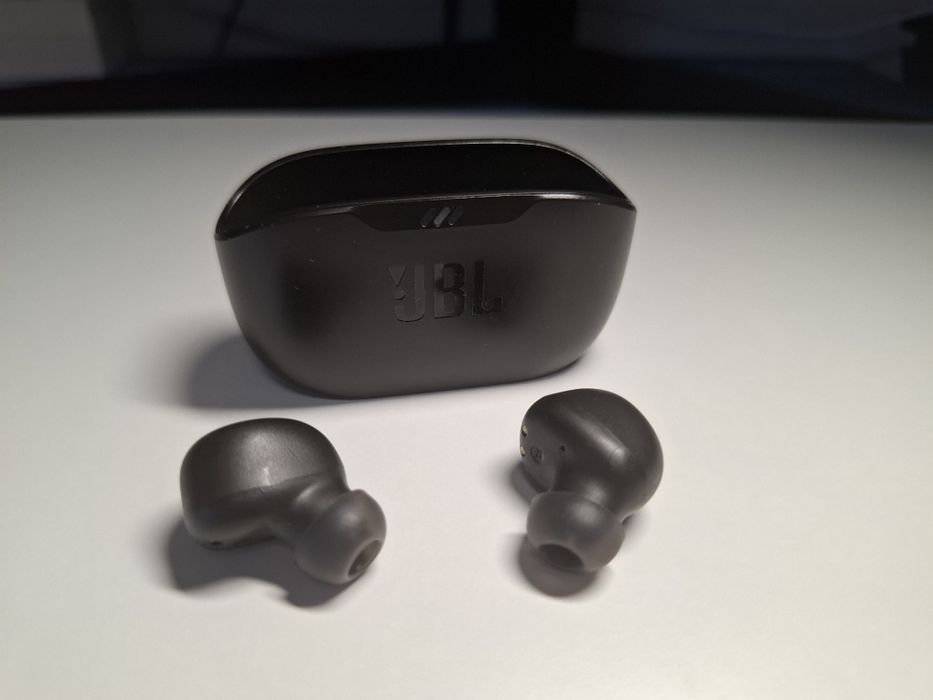 Vand casti JBL wave buds, în stare foarte bună, cu încărcător original
