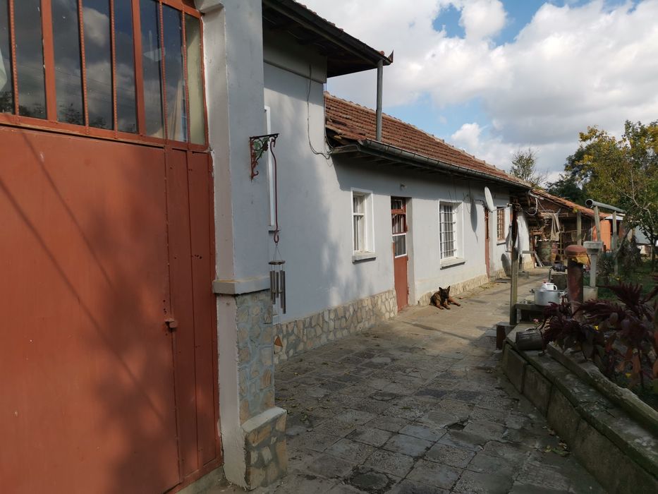 Продавам къща в село Пелишат, Плевенско