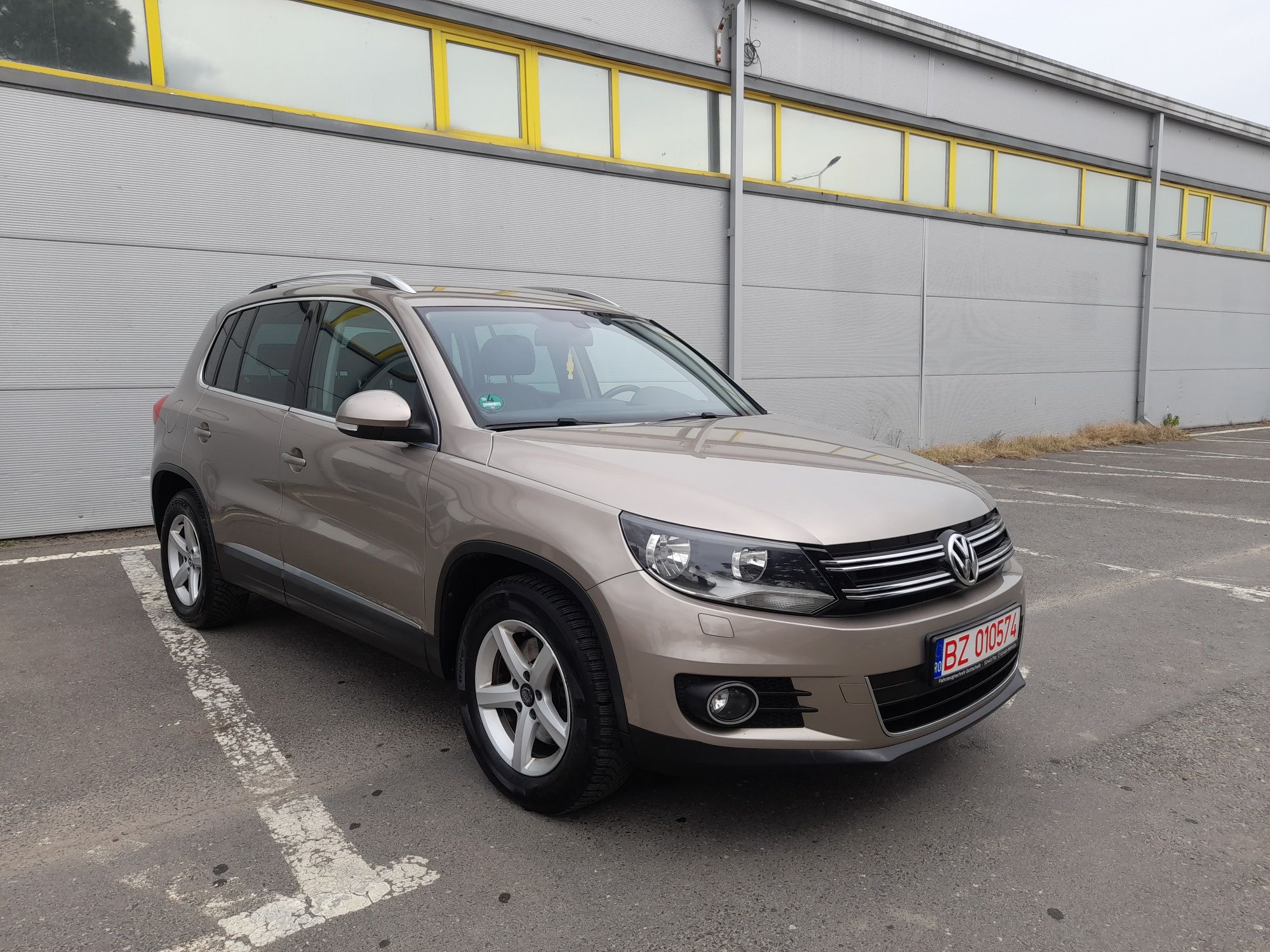 Vând vw tiguan recent adusă an 2014