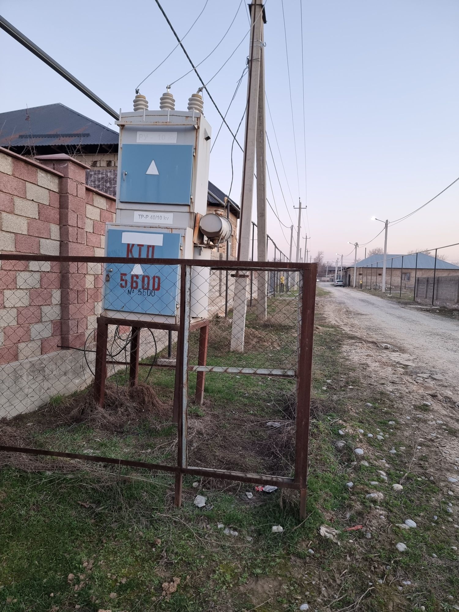 Трансформатор  и столбы