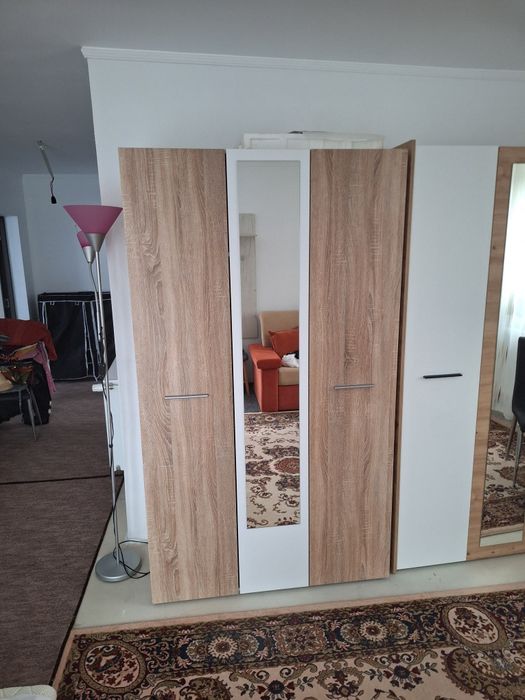 Dulap cu 3 uși și oglindă