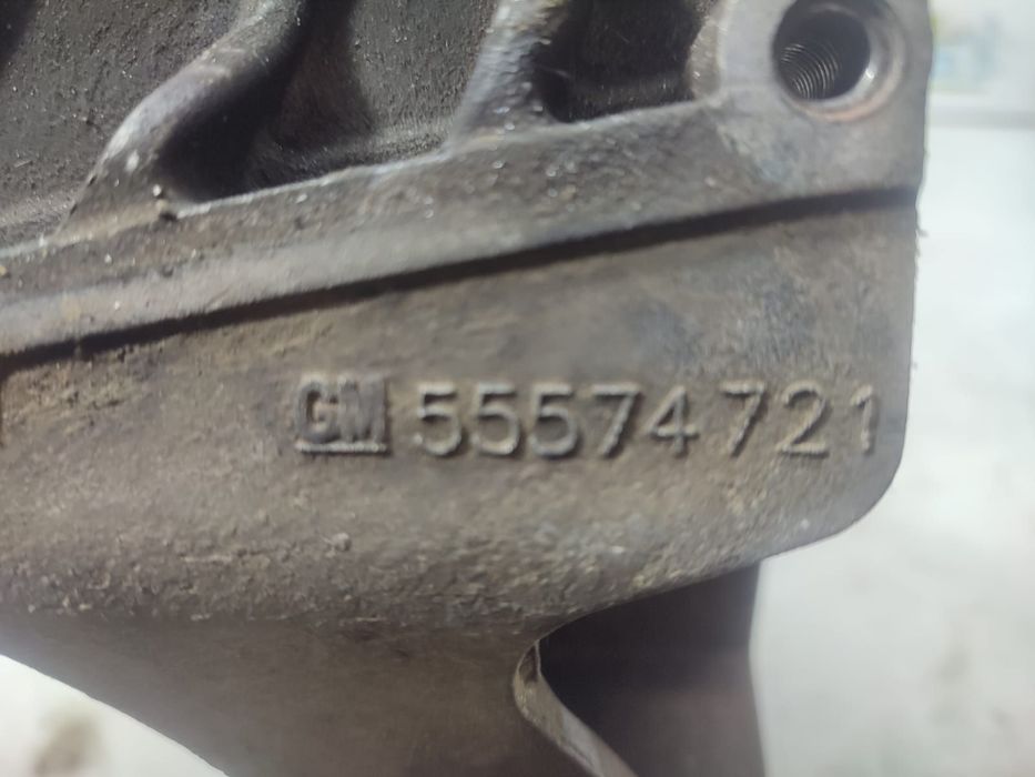 Suport pompa inalta presiune 2.0 cdti a20dth 55574721 Opel Vectra C [