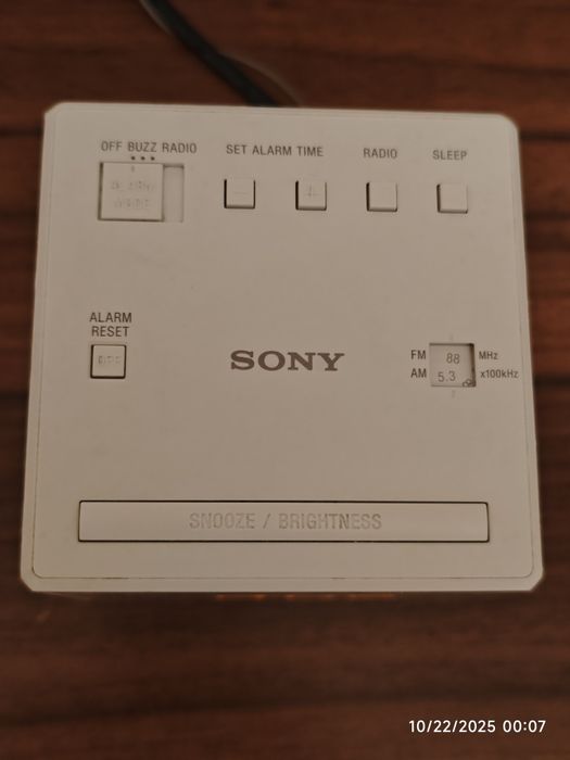 Radio cu ceas Sony ICFC1W
