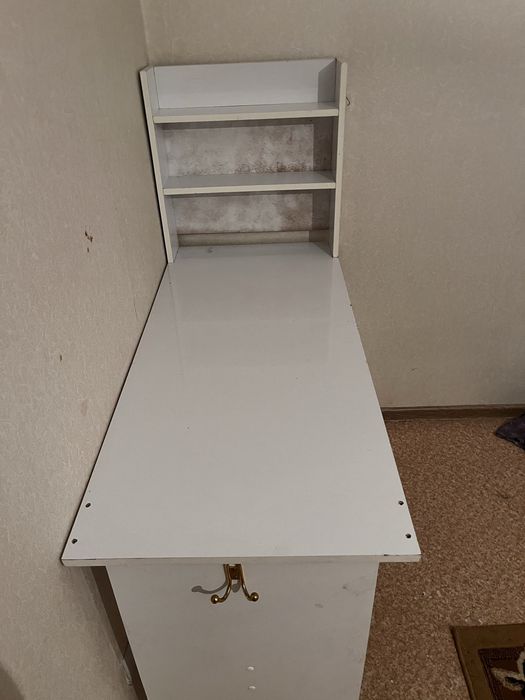 Продается маникюрный стол