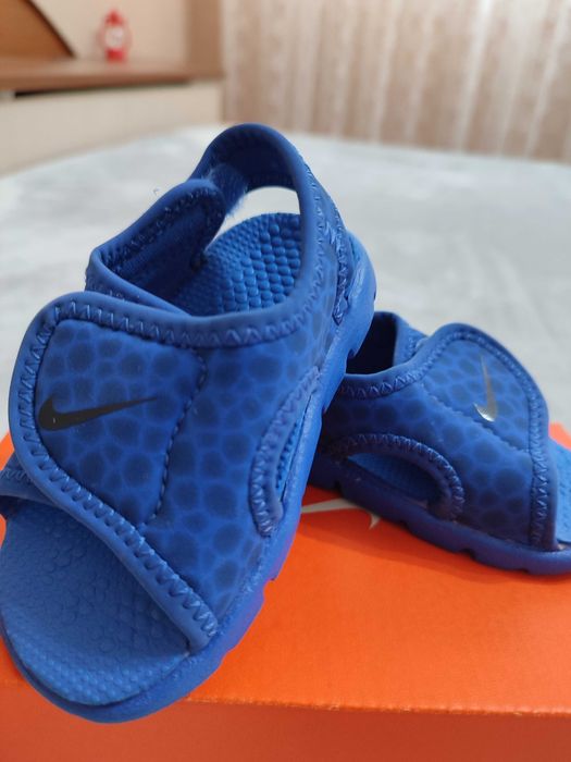 Чисто нови сандали Nike