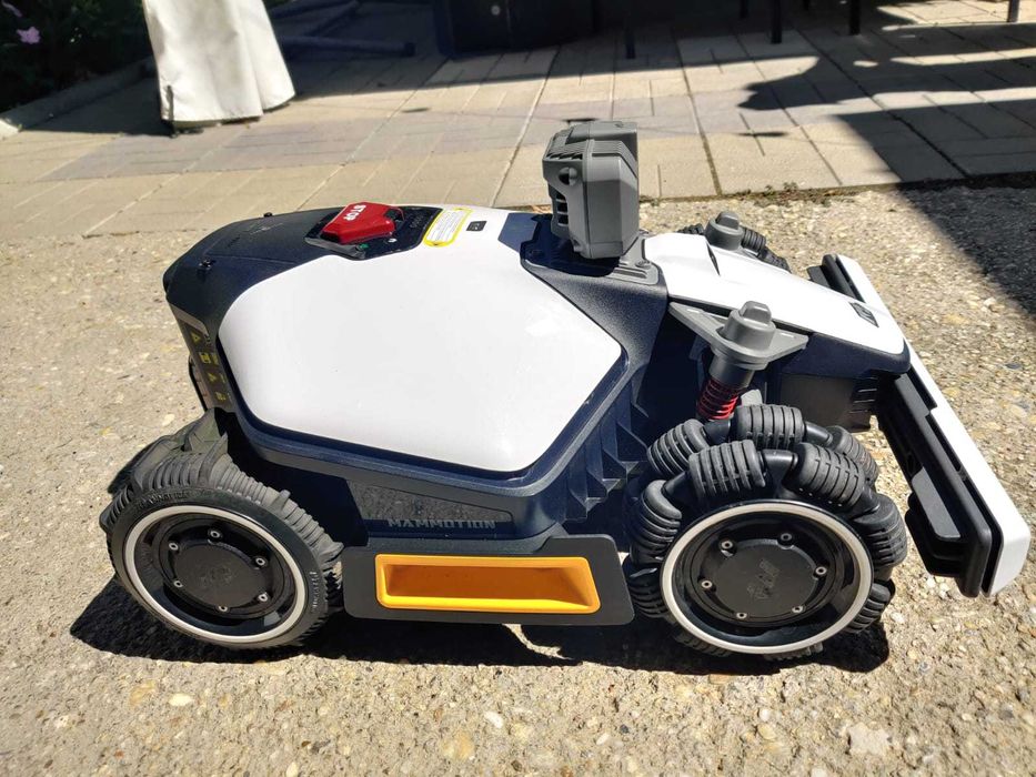 Robot de tuns gazonul LUBA mini AWD Lidar 1500 Mammotion