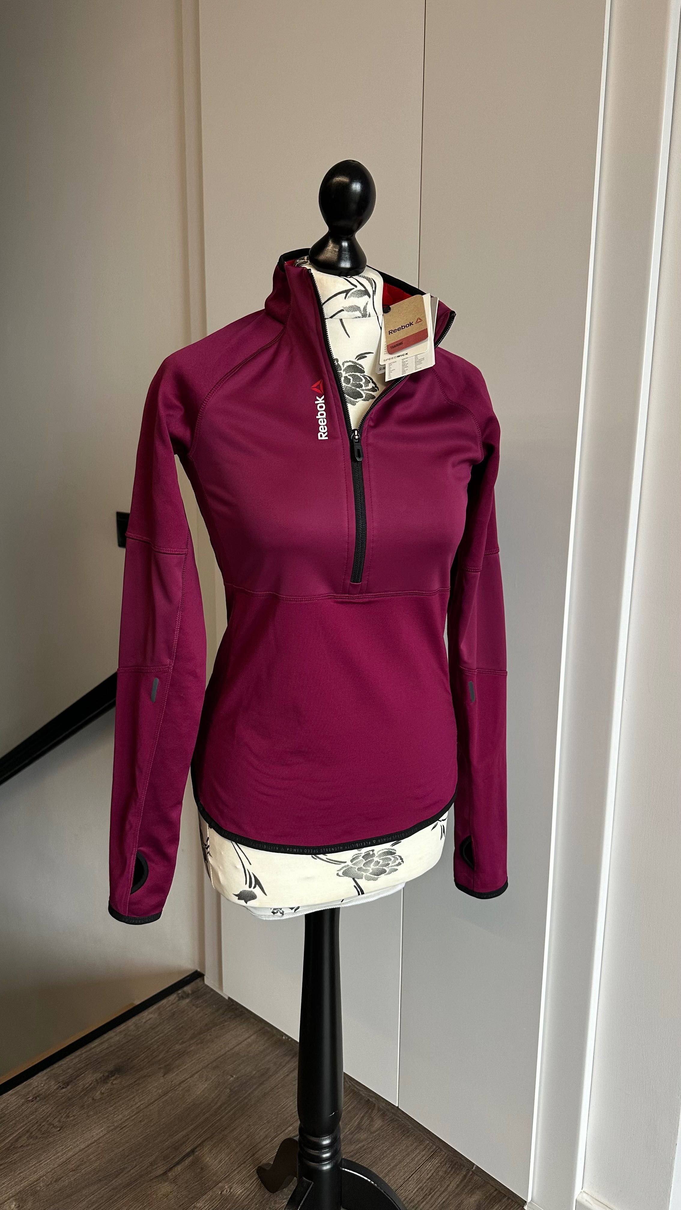 Reebok Hanorac jogging Hexawarm / XS / Nou / Pret initial 90€ = 450lei
