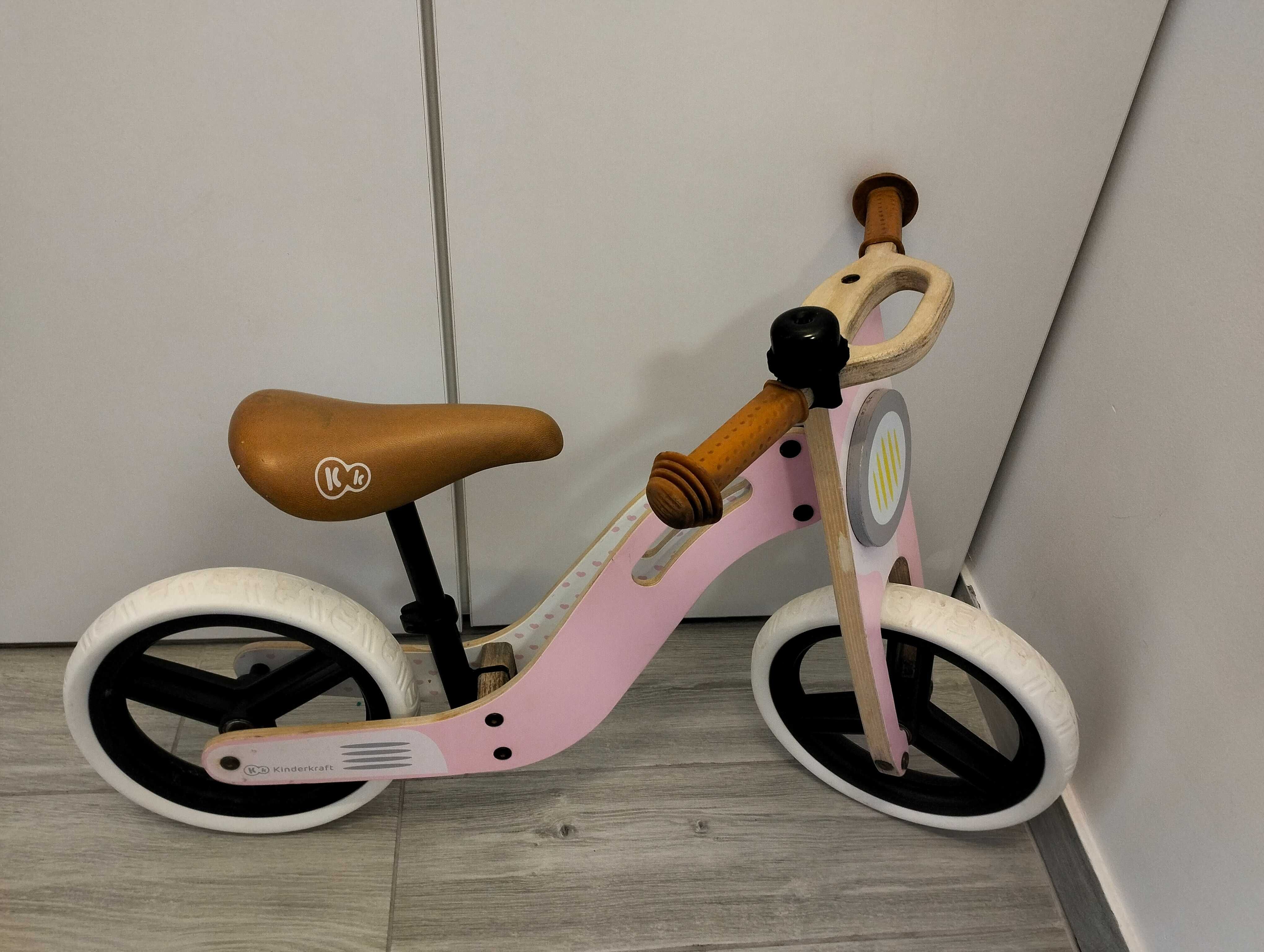 Vând bicicleta echilibru, fara pedale, din  lemn Kinderkraft