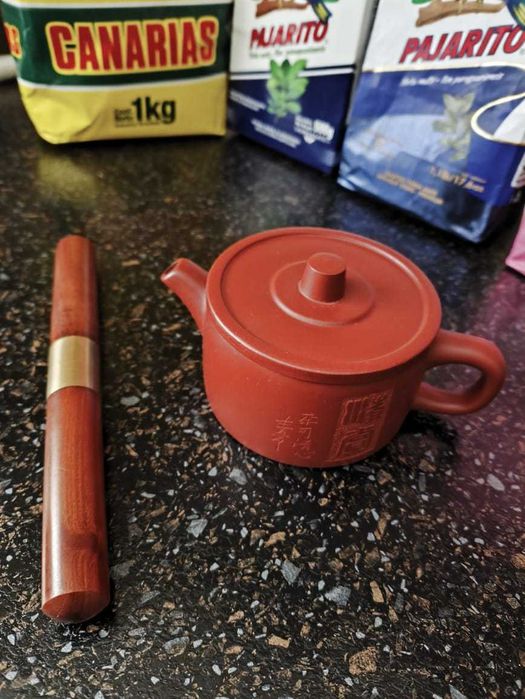 Глиняный чайник Исин 150 мл.+вод. замок,печать мастера,шило для пуэра.