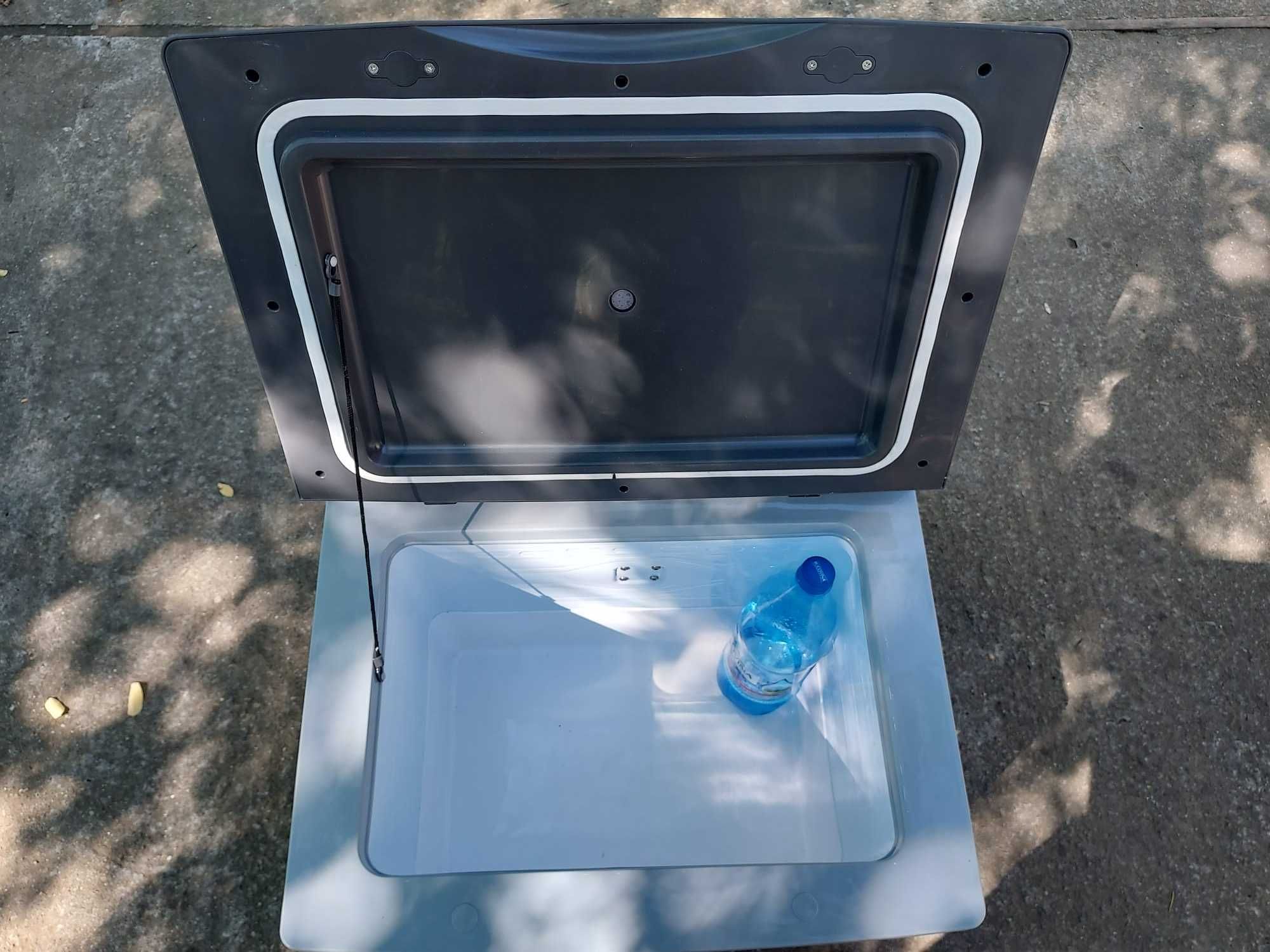 Frigider 12/24/220 V, potrivit pentru camping, pescuit, iesiri, etc