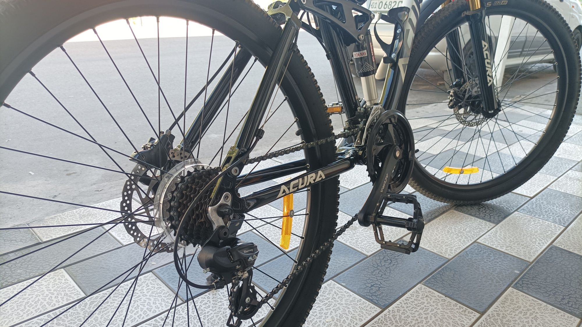 Velosiped "Acura" Gorniy velosiped yengi