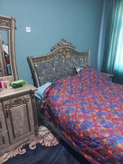 Спальни гарнитури сотилади