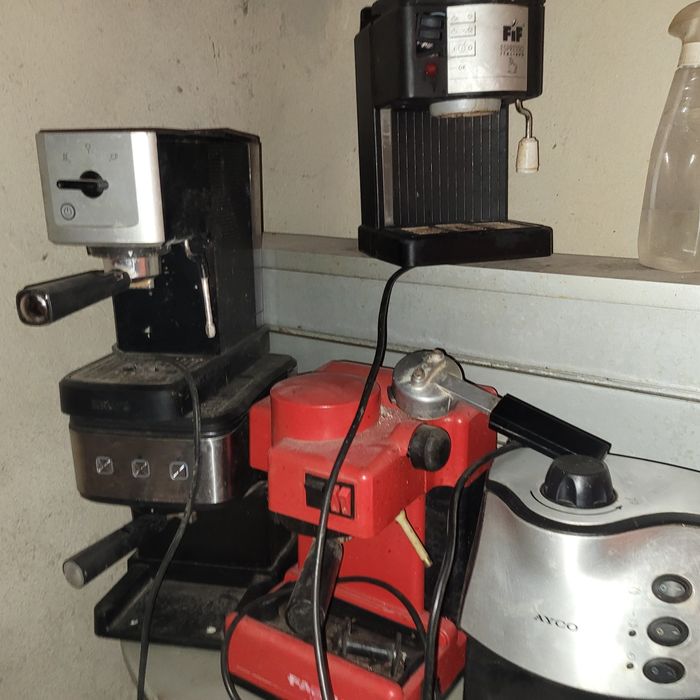 Кафемашини на части.