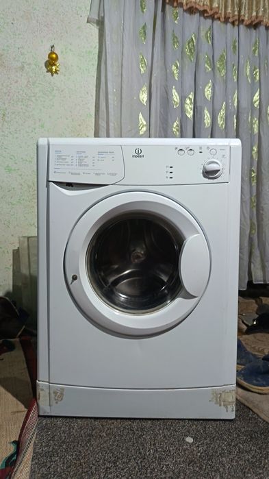 Indesit kir yuvish moshina sotiladi