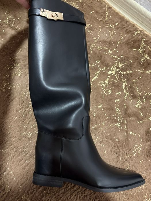 Продавам нови ботуши