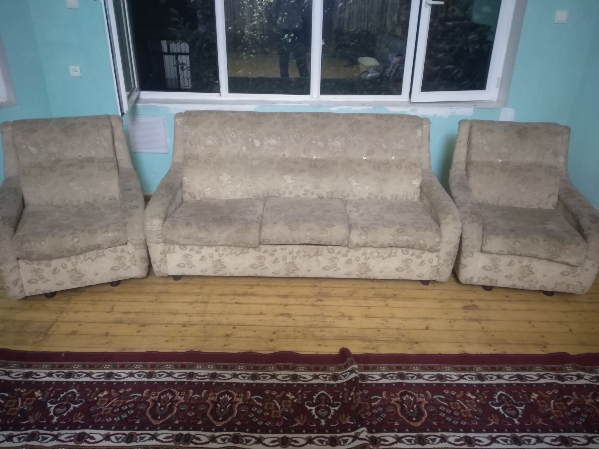Продаю диван с раскладушкой и двумя креслами
