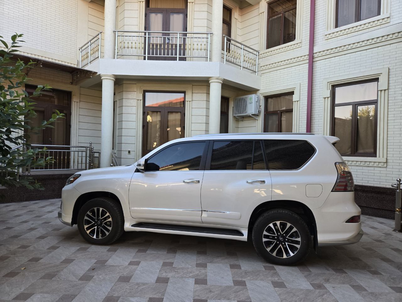 Lexus GX 460 xolati yaxshi