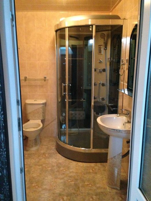 Сдаётся 6 сот.6 комнат(мирабадский район)