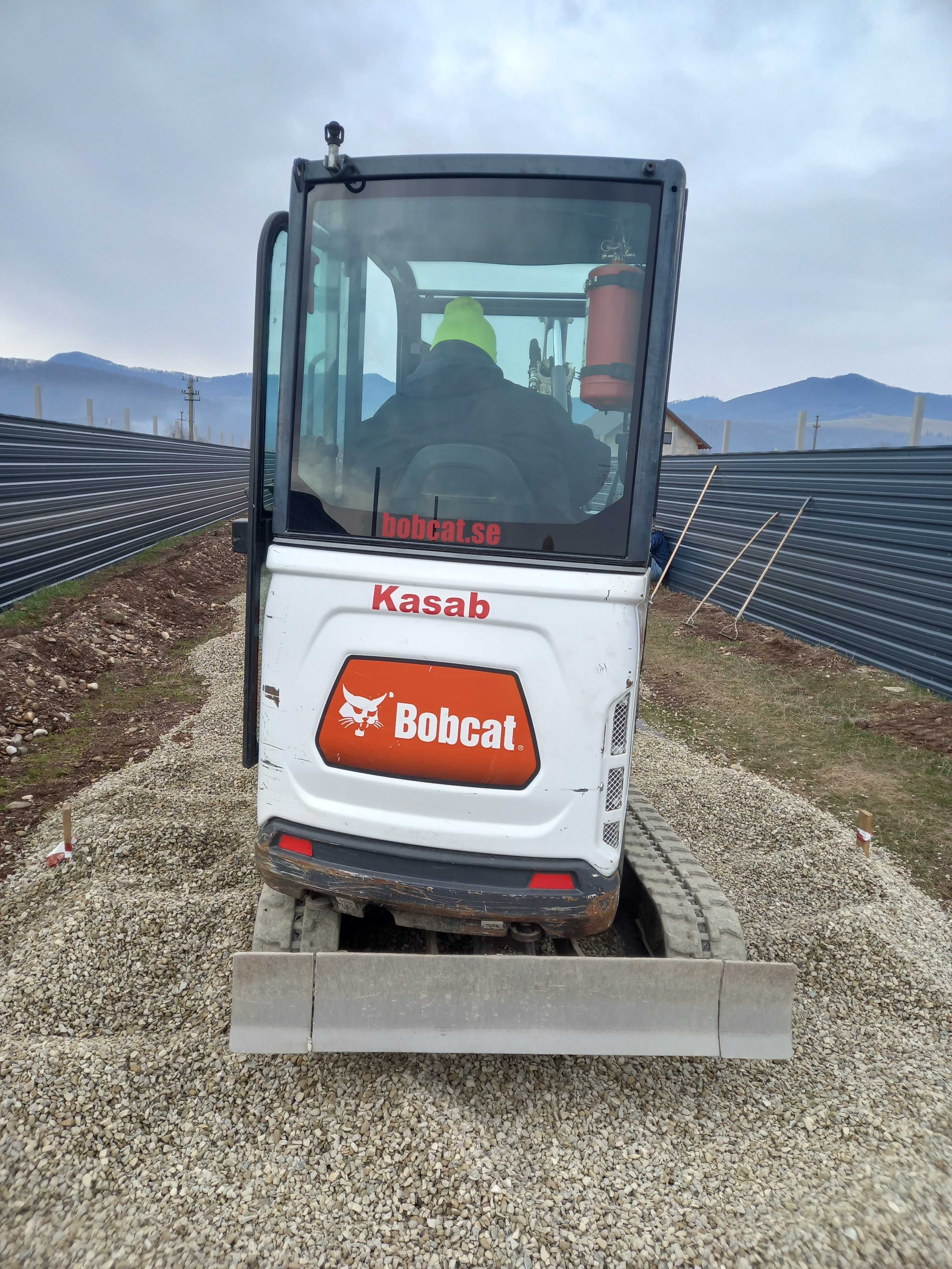 Vand escavator bobcat