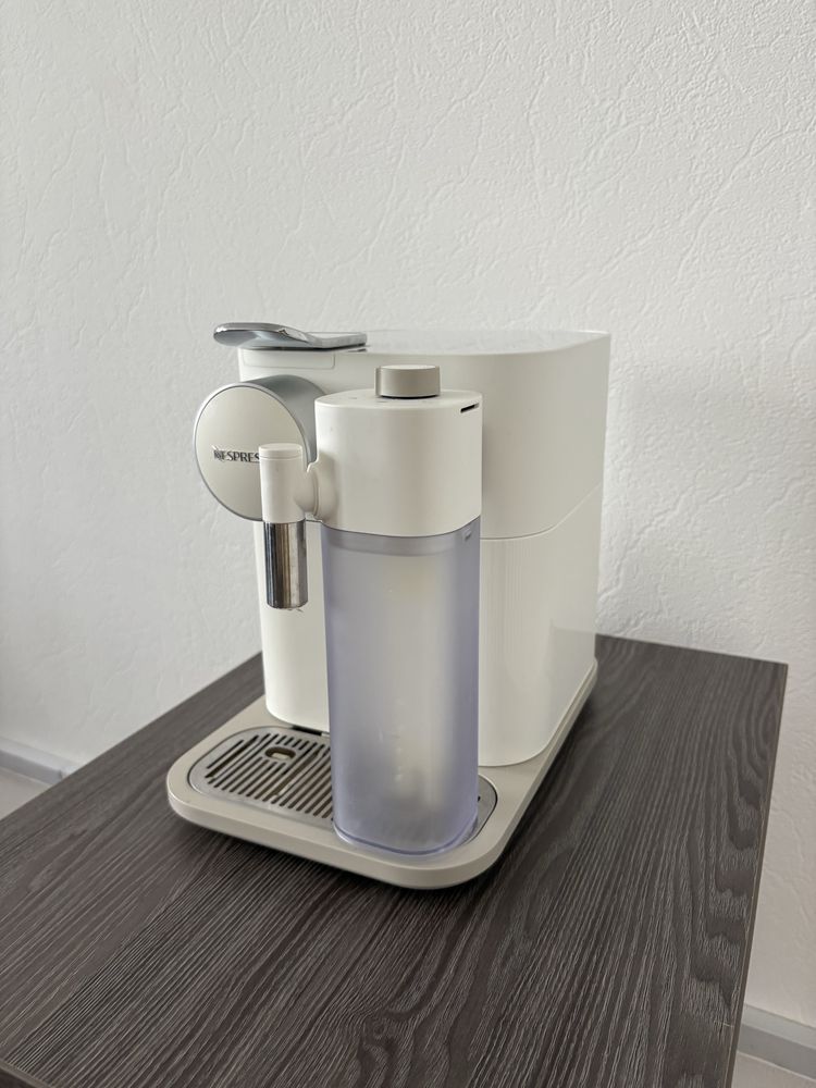 Кофемашина Nespresso Gran Latissima