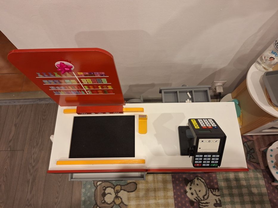 Vand magazin pentru copiii care doresc sa fie antrepenori.