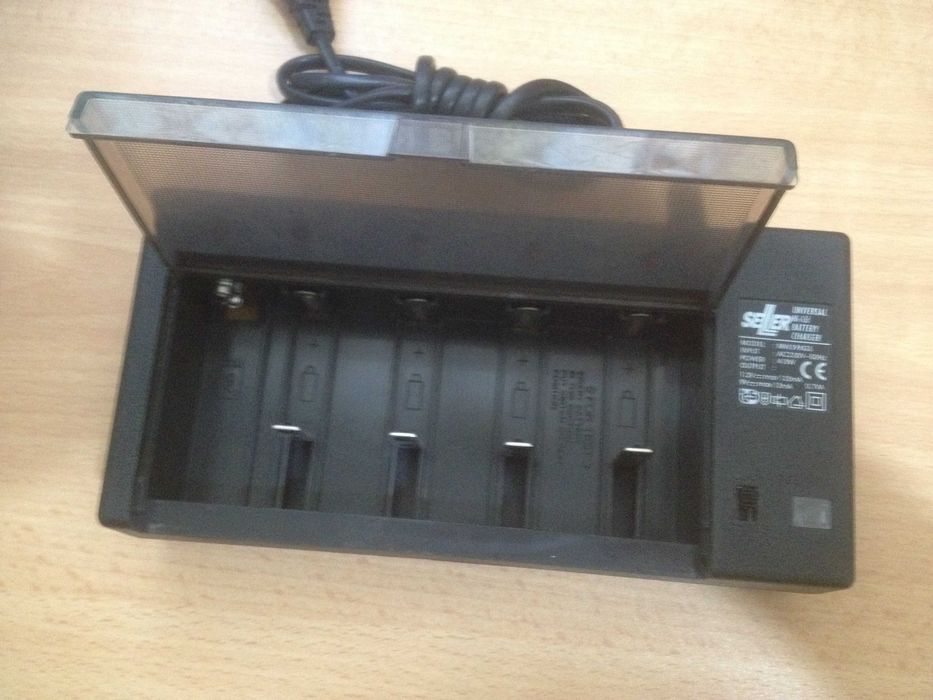 Зарядное устройство универсальное.