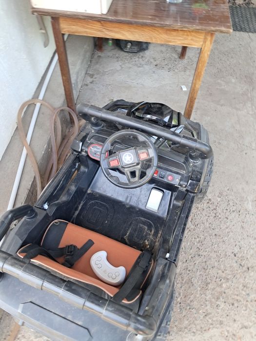 Продам детский электромобиль