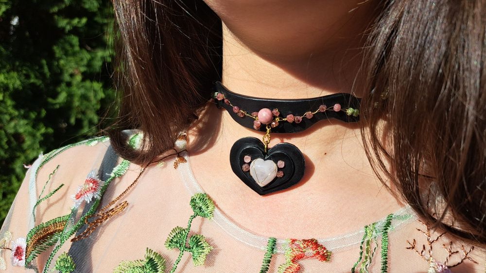 Colier choker din piele naturala cu cristale semipretiose