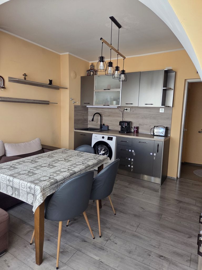 Дава се под наем Тристаен апартамент в Пазарджик, Руски - 70 кв.м за 280.5 € - Снимка #4