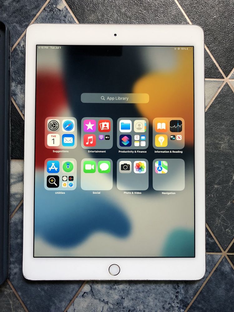 Продавам iPad Air 2 128gb