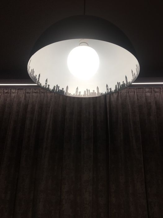 Лампа за таван с мотив на град