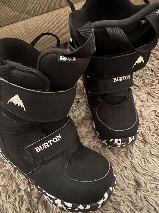 Echipament snowboard Burton pentru copii – pachet complet!