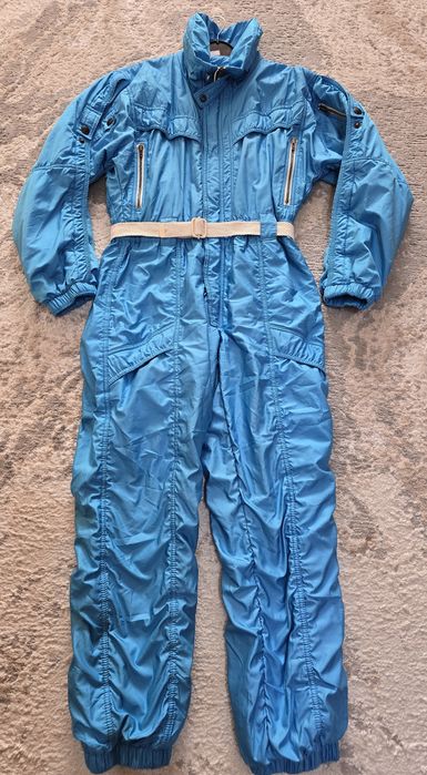 Горнолыжный комбинезон