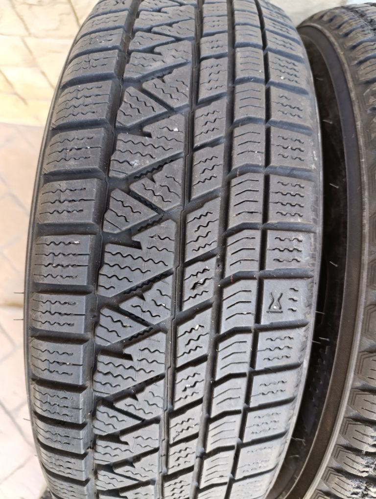 Зимни гуми Kumho 205/70/15 dot 2022